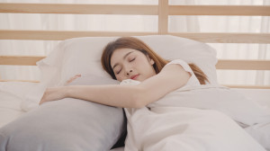 Ngủ đủ giấc có giúp giảm quầng thâm dưới mắt không?