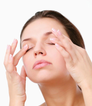 Nên massage mặt vào buổi sáng hay buổi tối là tốt nhất?