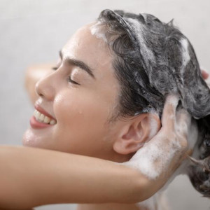 Nên gội đầu mấy lần mỗi tuần là tốt cho tóc?