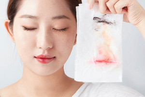 Tẩy trang dạng khăn ướt có thay thế được nước tẩy trang không?