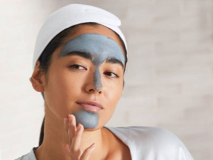Cách làm sạch da cho người hay đổ dầu vùng chữ T.