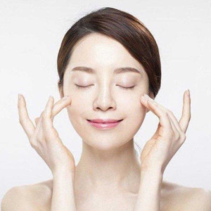 Massage mặt khi da còn ướt hay khô thì tốt hơn?