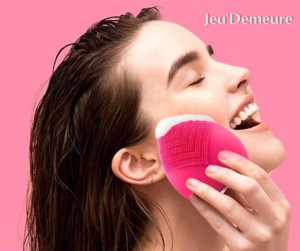 Dùng máy rửa mặt mỗi ngày có tốt không?