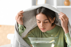 Cách xông mặt để hỗ trợ làm sạch sâu trước khi rửa mặt.