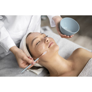 Phân biệt peel da sinh học và peel da hóa học.