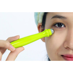 Serum lăn mắt có hiệu quả giảm quầng thâm và bọng mắt không?