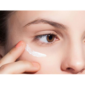 Có nên dùng kem mắt để trị quầng thâm không?