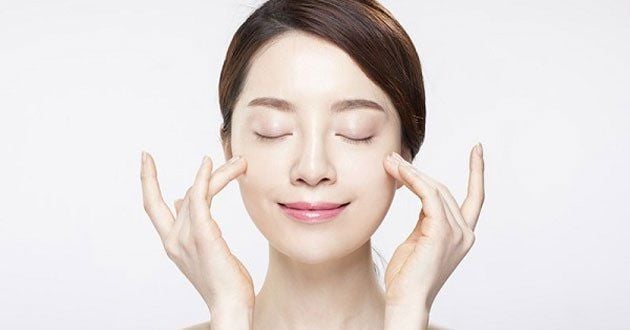 Vì sao không nên massage mặt quá mạnh tay?